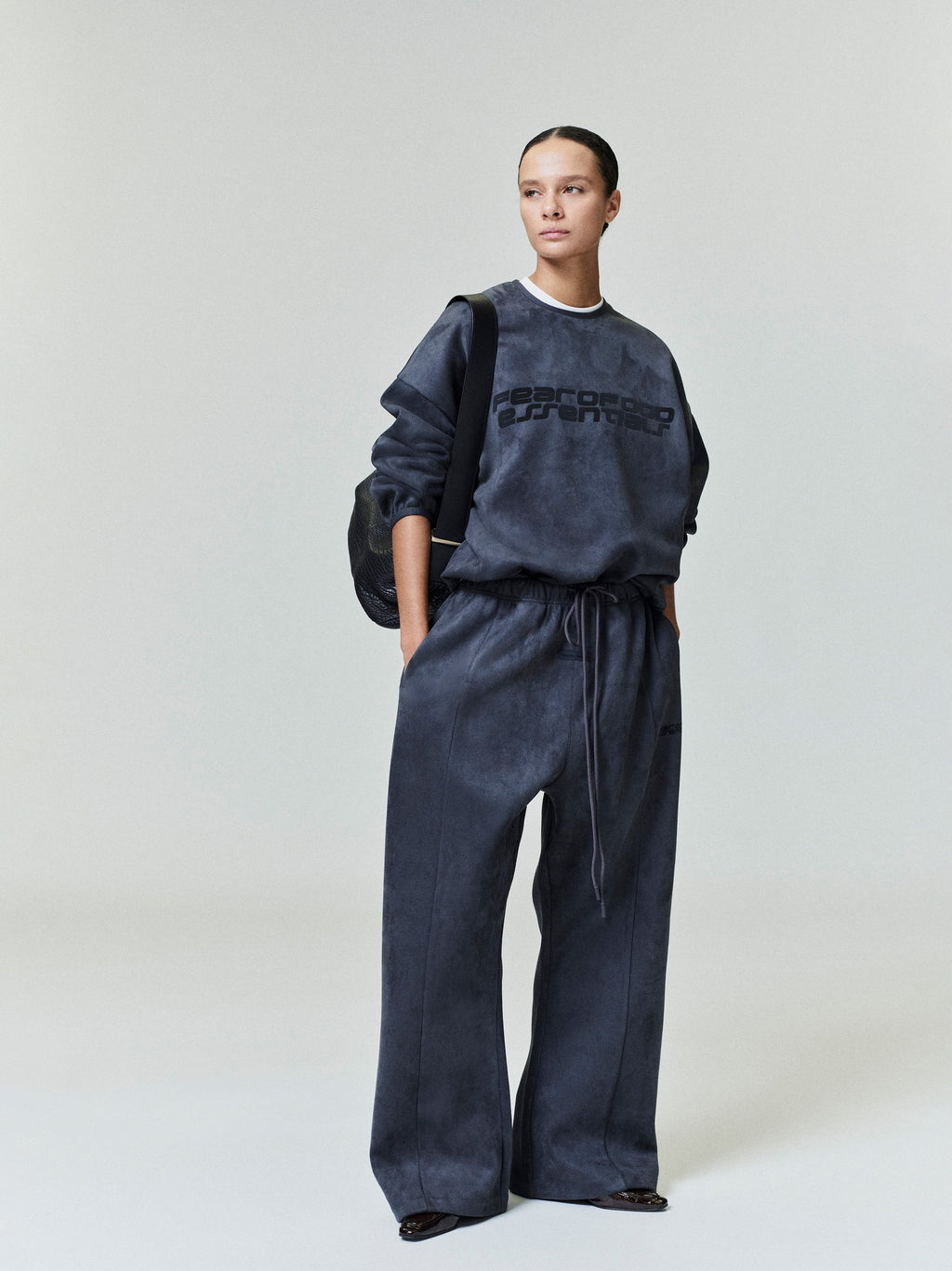 Full body shot of model wearing charcoal Suede Fleece Modern Crewneck Sweatshirt with matching relaxed pants 0044_HO25_FW_L37_0411.jpg