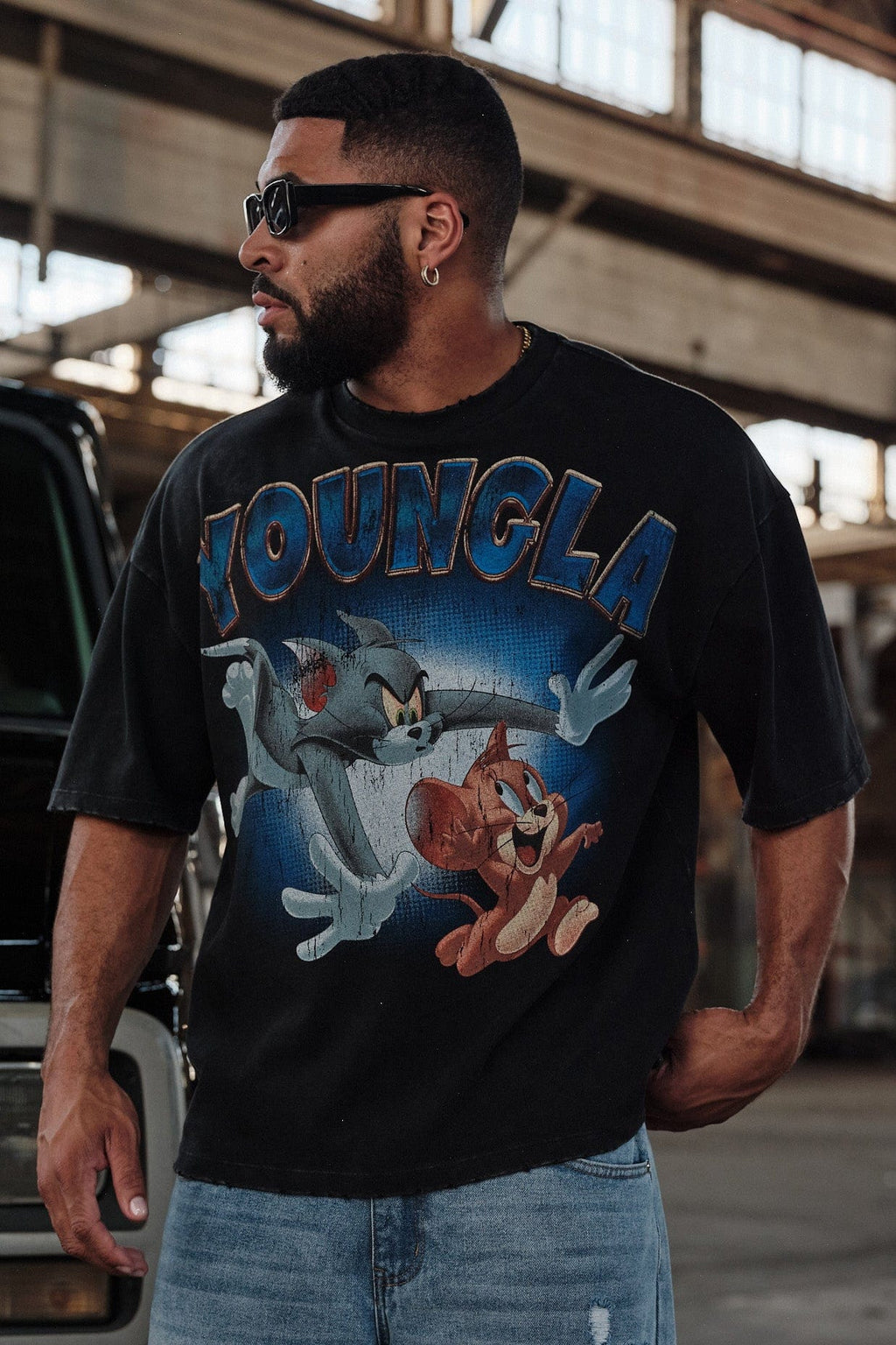 4082 - Tom & Jerry Tees- Tom & Jerry oversized cotton tee featuring bold throwback graphics of classic cartoon scenes, midweight and collectible – Monochrome design
