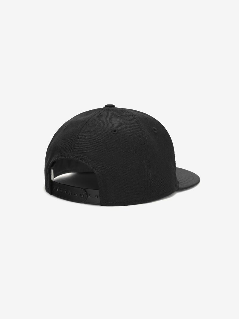 Rear view of black Spurs 9Fifty RC Snapback highlighting adjustable snap closure and plain back panel EsARajGQ.jpg