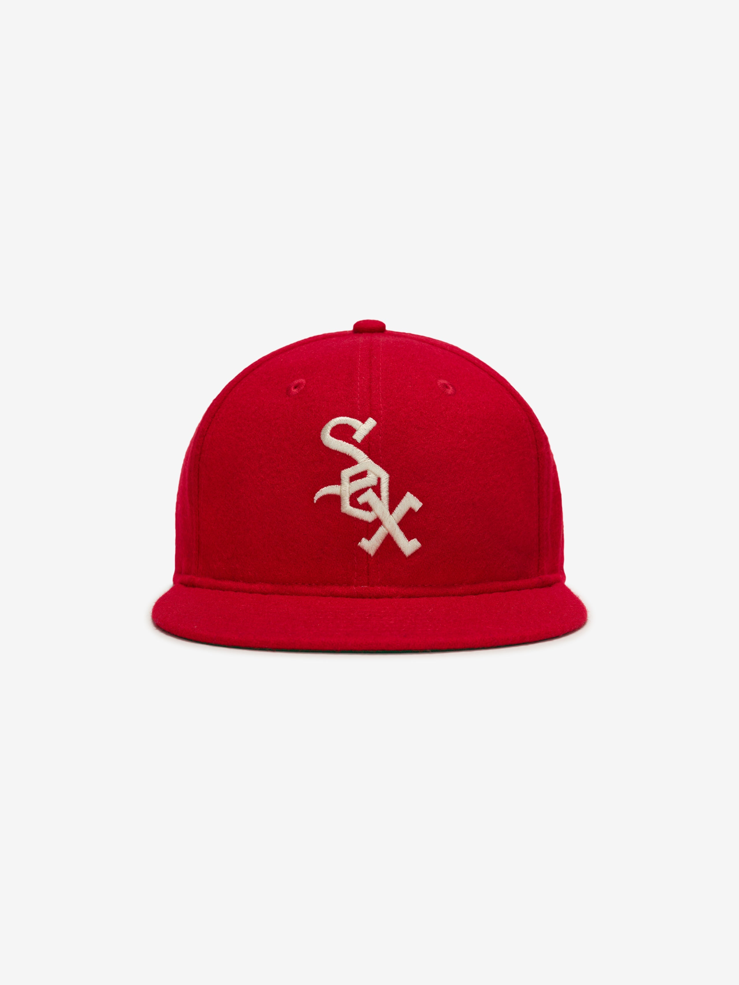 Front-facing view of red Chicago White Sox Wool Retro Crown 59FIFTY fitted cap with cream Sox logo, gallery image 0