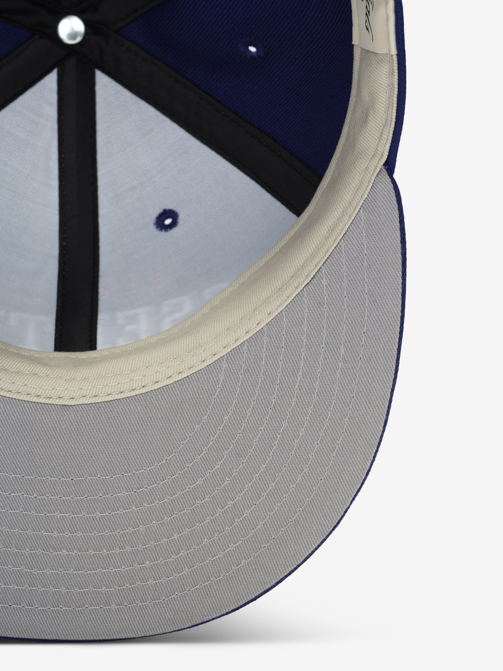 Close-up view of underside brim and interior stitching on Giants 9Fifty RC Snapback, gallery image 0