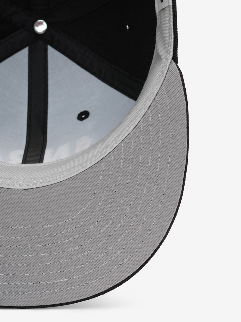 Close-up of grey brim underside and black inner panels of NBA 9Fifty RC Snapback showing detailed stitching RGyBNYAA.jpg